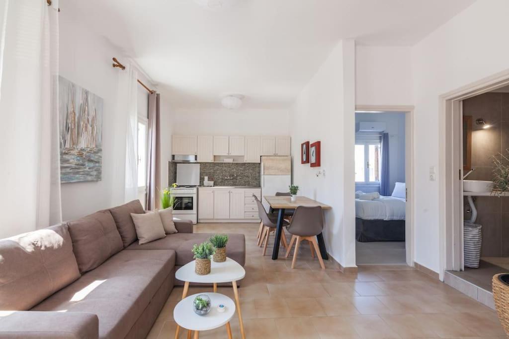 Geo'S Lovely Two Bedroom Island Apartment Goúvai Luaran gambar